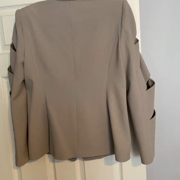 Blazer - Picture 2 of 2